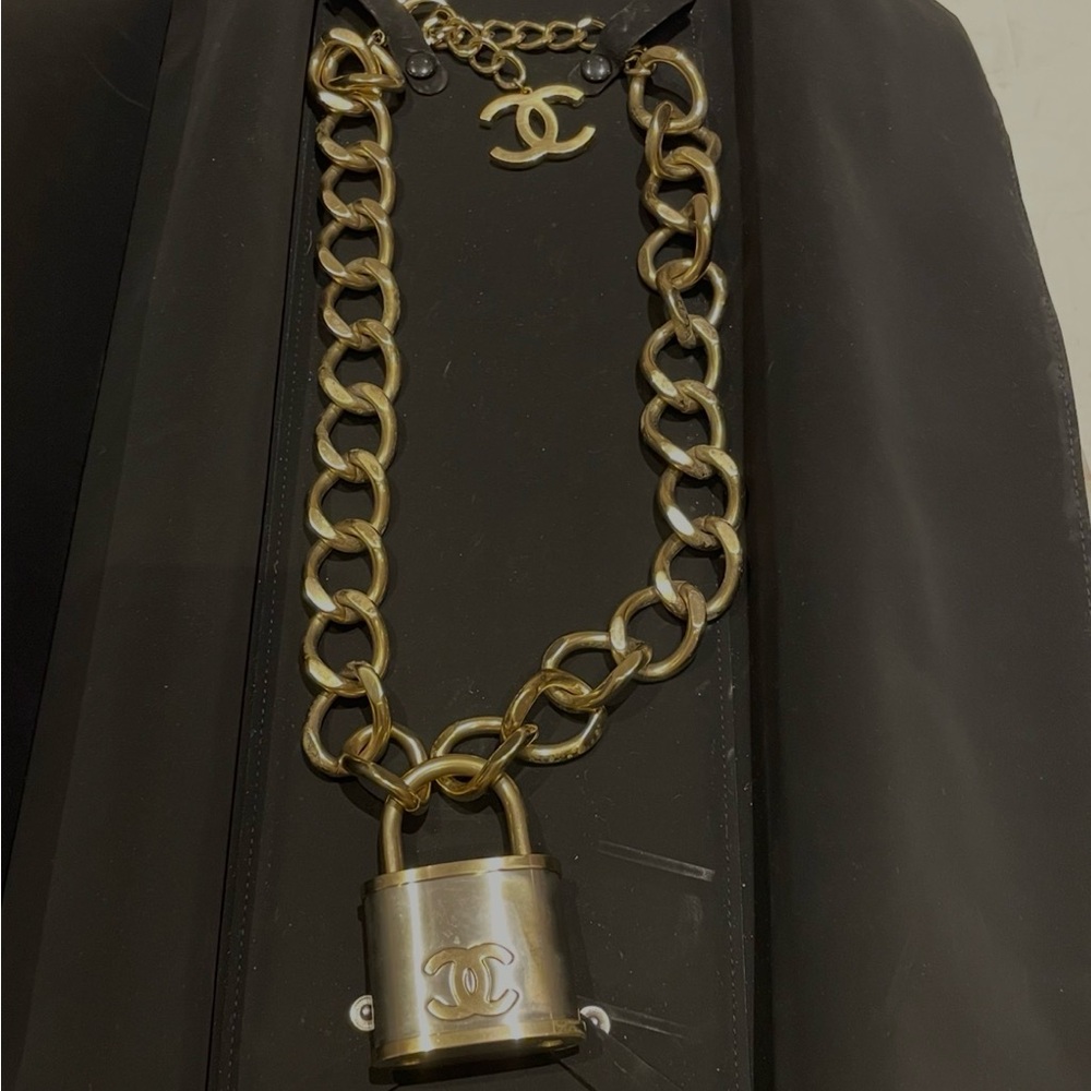 CHANEL Gold-Tone Chain Necklace with CC Logo and Padlock